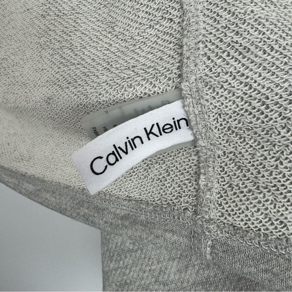 Calvin Klein Shawl - Picture 3 of 9